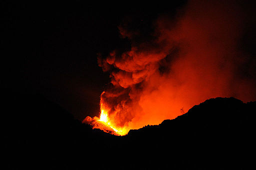Etna Volcano Paroxysmal Eruption July 30 2011 - Creative Commons by gnuckx (10)