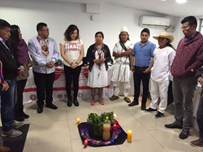La imagen puede contener: 8 personas, personas de pie
